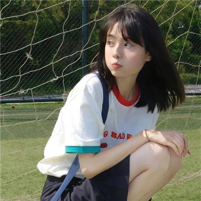 蒙面纱的男子